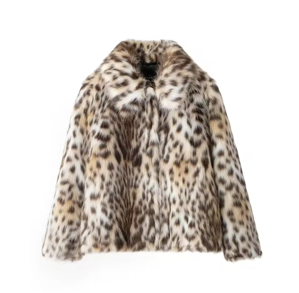 Trendige Fake Fur Jacke mit Leopardenmuster