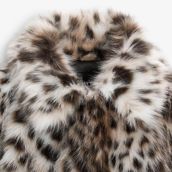 Detailansicht Modische Kunstfelljacke im Leopardenlook