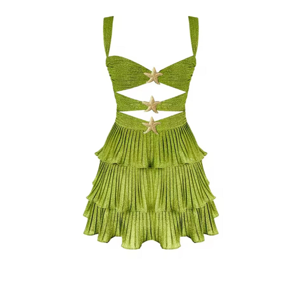 Etoile de Mer Glam Dress grün Vorderansicht
Glamouröses Sommerkleid mit Seestern-Details
Plisseerock Cut-Out Dress grün elegant